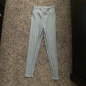 Light grey shein scrunch butt leggings
